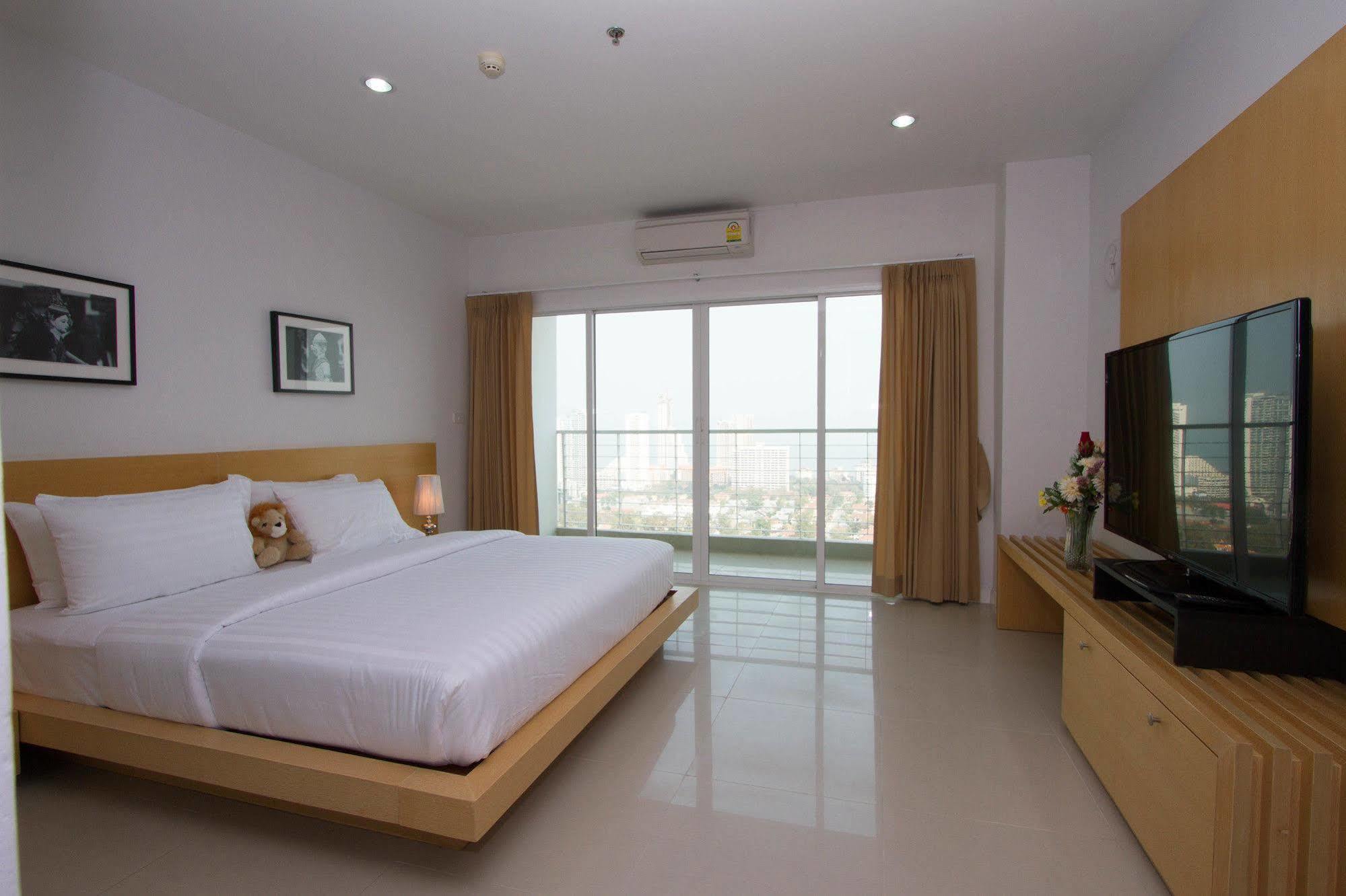 Appartamento Ariva Royal Hill Pattaya Esterno foto